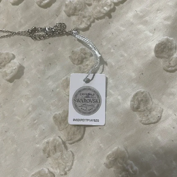 NIC & SYD Swarovski Crystal Necklace - Picture 5 of 6